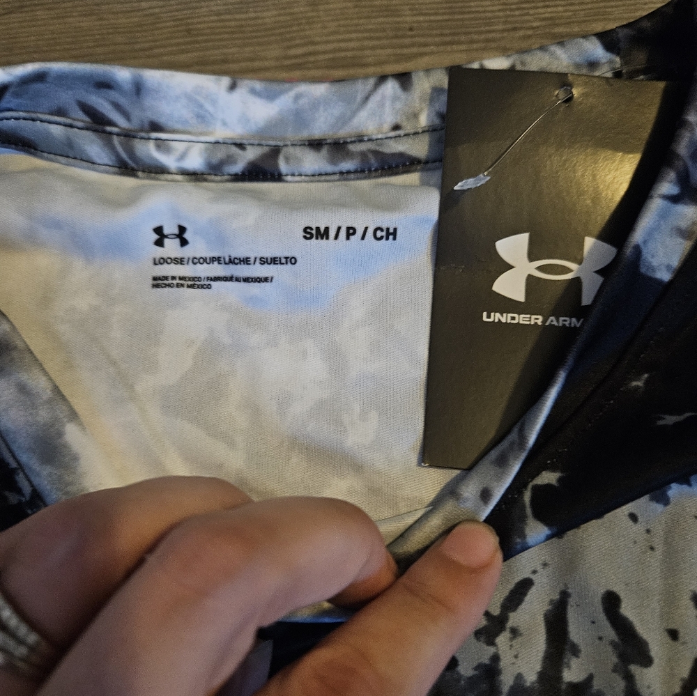 NWT Under Armor Black and White Dri Fit - Picture 2 of 3